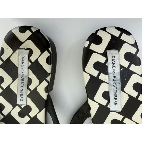 Diane von Furstenberg Logo Thong Sandals Size 9 Black White DVF Flip Flops - Picture 4 of 4